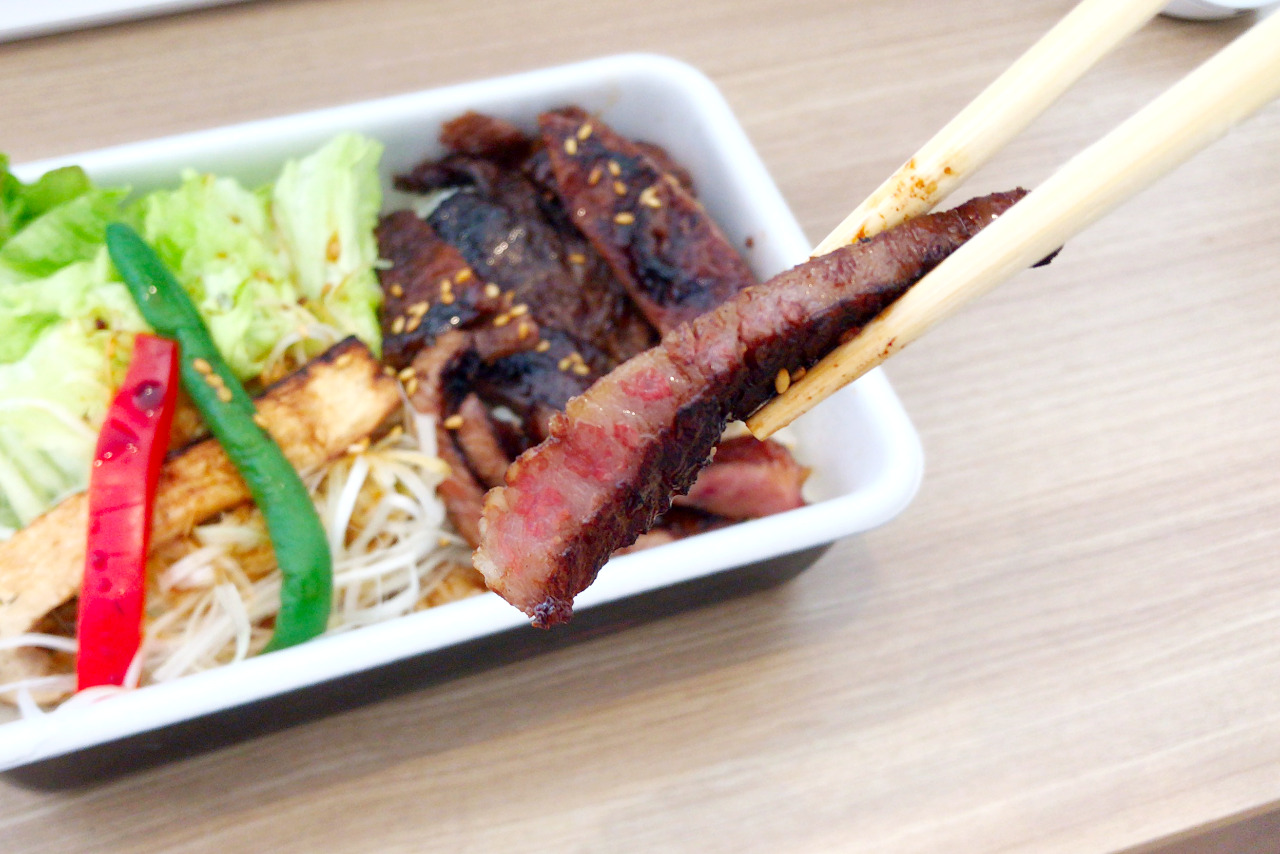 都賀の土佐屋で和牛ステーキ弁当を持ち帰り！炭火で香ばしく焼かれたとろけるジューシーなお肉が美味すぎる