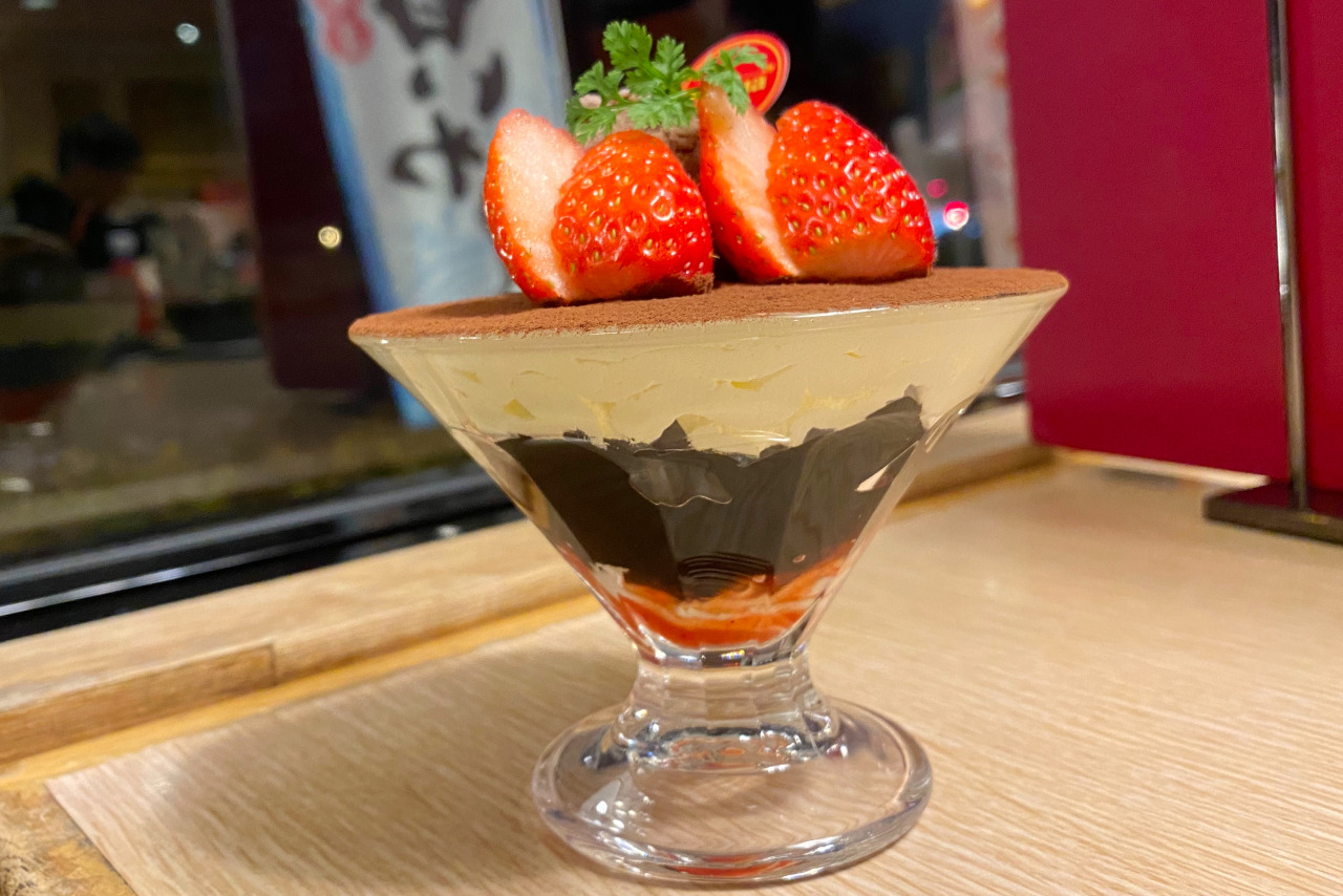 国道51号沿いのとんでん若松店で夜ご飯 うな重に白子汁の贅沢コンビ&ガーナチョコ苺のティラミスはとろとろマスカルポーネが絶品