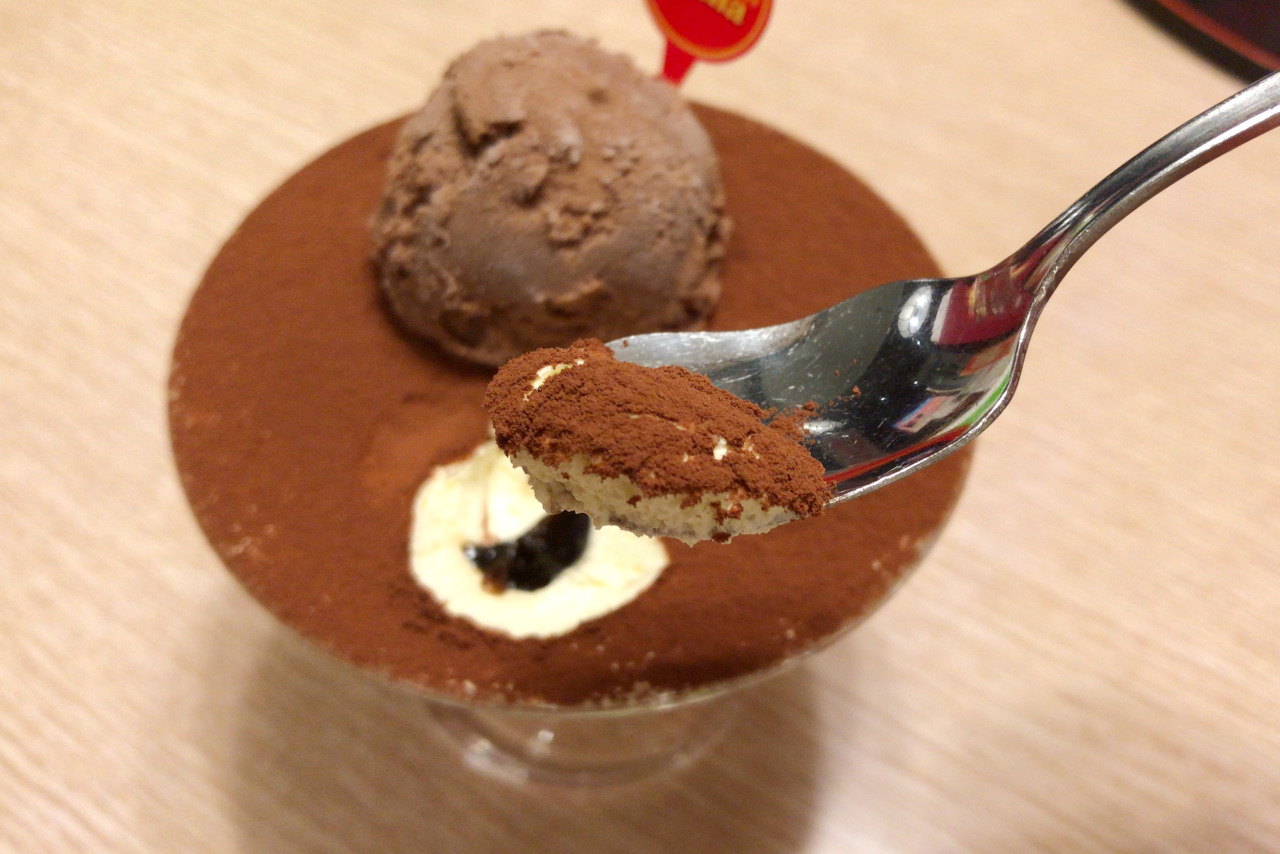 国道51号沿いのとんでん若松店で夜ご飯 うな重に白子汁の贅沢コンビ&ガーナチョコ苺のティラミスはとろとろマスカルポーネが絶品