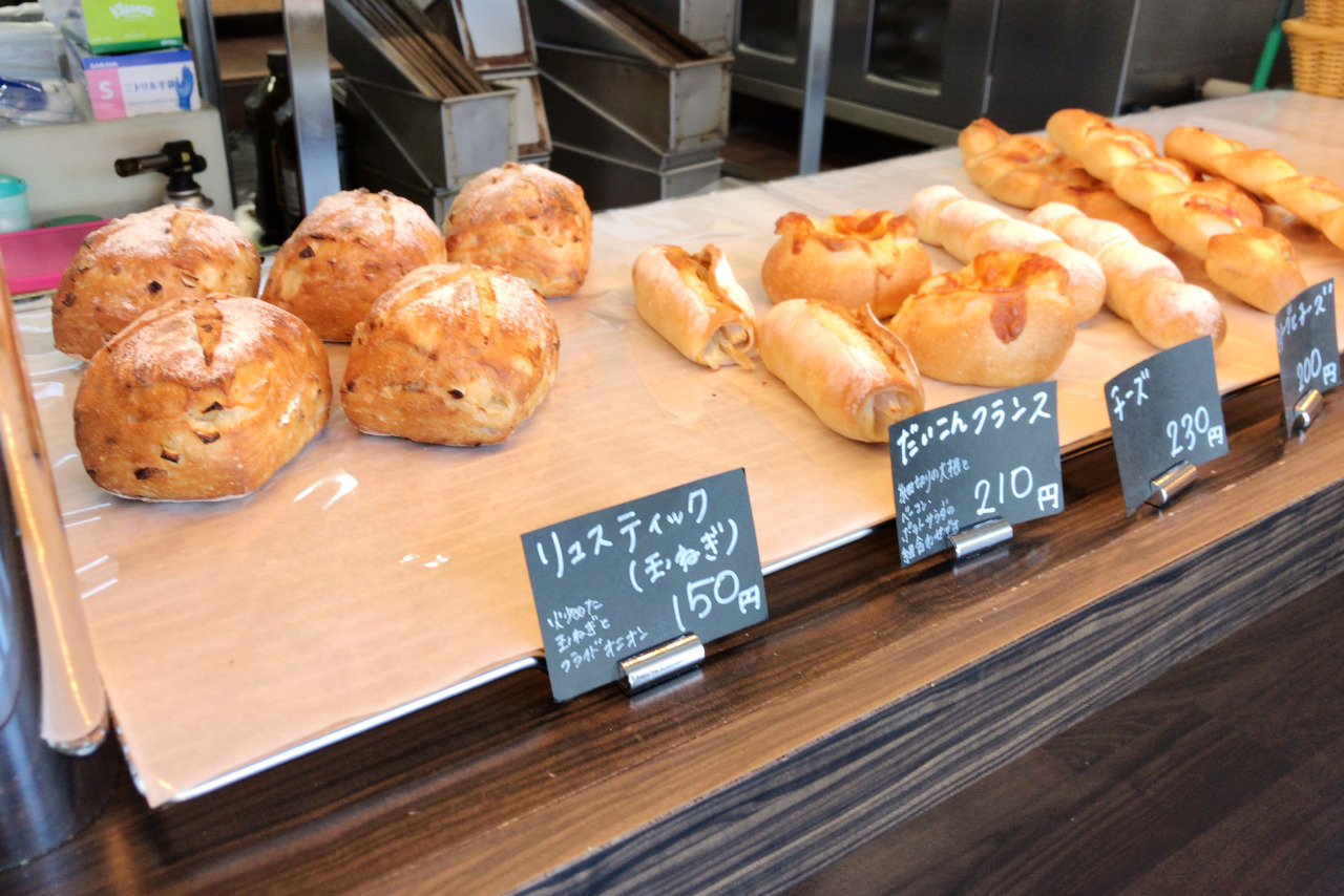 若葉区桜木の小さなパン屋さんベーカリーtocco 名物もちもちリュスティックといちごペストリーが感激な美味しさ