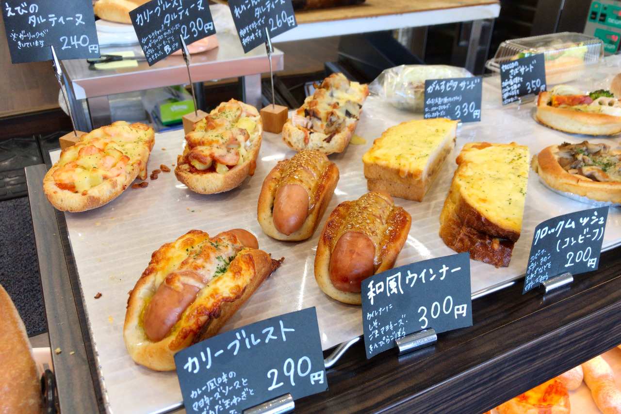 若葉区桜木の小さなパン屋さんベーカリーtocco 名物もちもちリュスティックといちごペストリーが感激な美味しさ