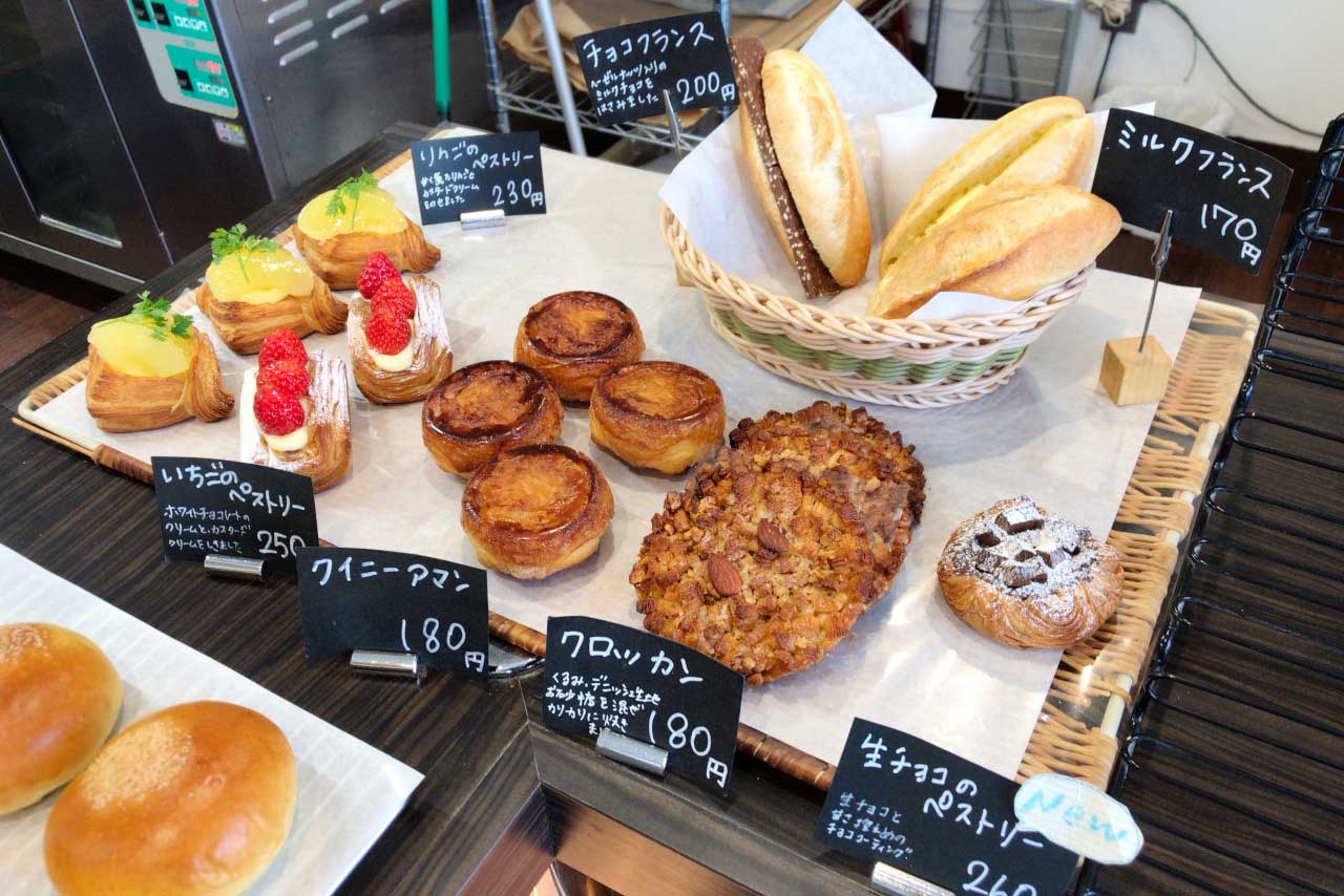 若葉区桜木の小さなパン屋さんベーカリーtocco 名物もちもちリュスティックといちごペストリーが感激な美味しさ
