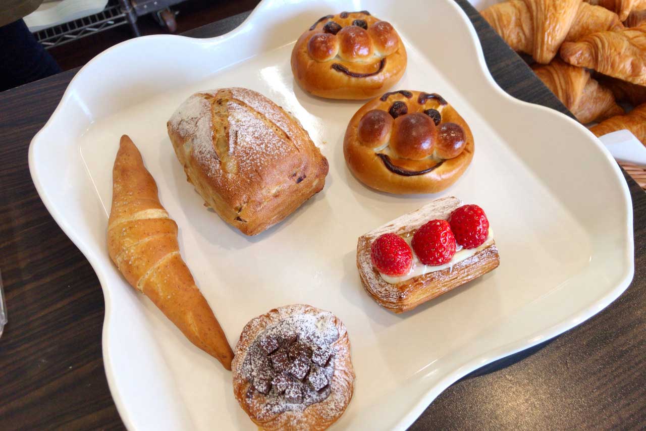 若葉区桜木の小さなパン屋さんベーカリーtocco 名物もちもちリュスティックといちごペストリーが感激な美味しさ