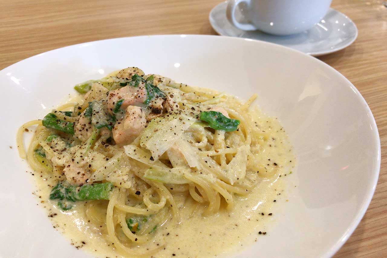 四街道イタリアンバールGOCHI パスタはもちろんデザートのクレープシュゼットにサラダバーのドレッシングなど細部まで高クオリティなランチ