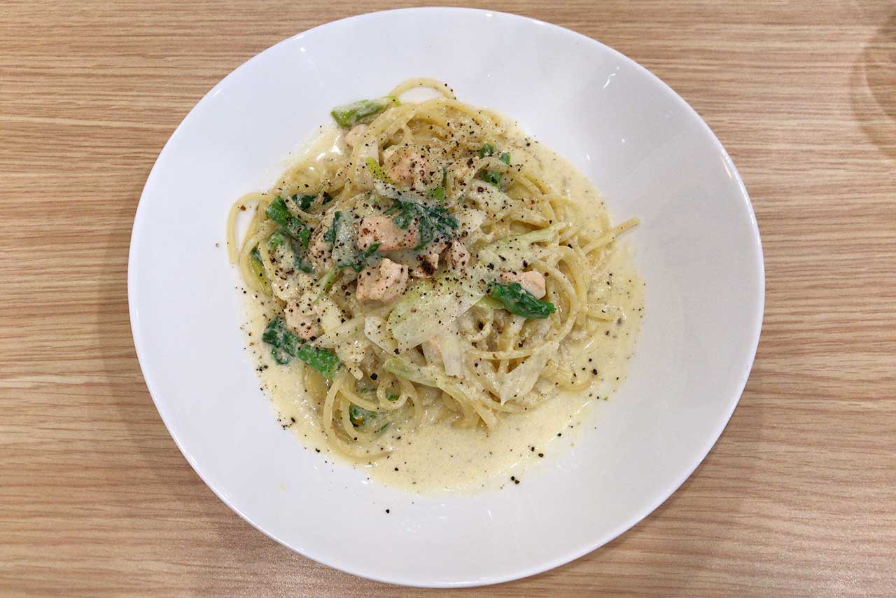 四街道イタリアンバールGOCHI パスタはもちろんデザートのクレープシュゼットにサラダバーのドレッシングなど細部まで高クオリティなランチ