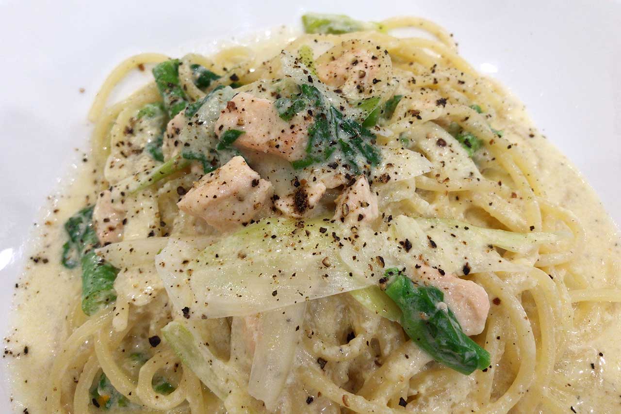 四街道イタリアンバールGOCHI パスタはもちろんデザートのクレープシュゼットにサラダバーのドレッシングなど細部まで高クオリティなランチ