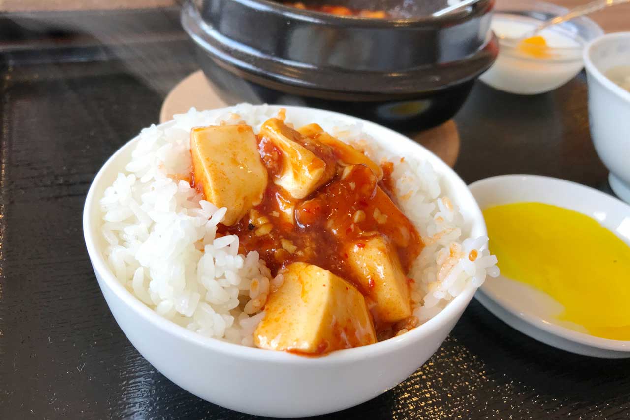 東千葉に新オープンした東昇餃子宴にて石焼き麻婆豆腐定食ランチ！火傷必至な旨辛熱々マーボーに酸欠覚悟で挑むっ