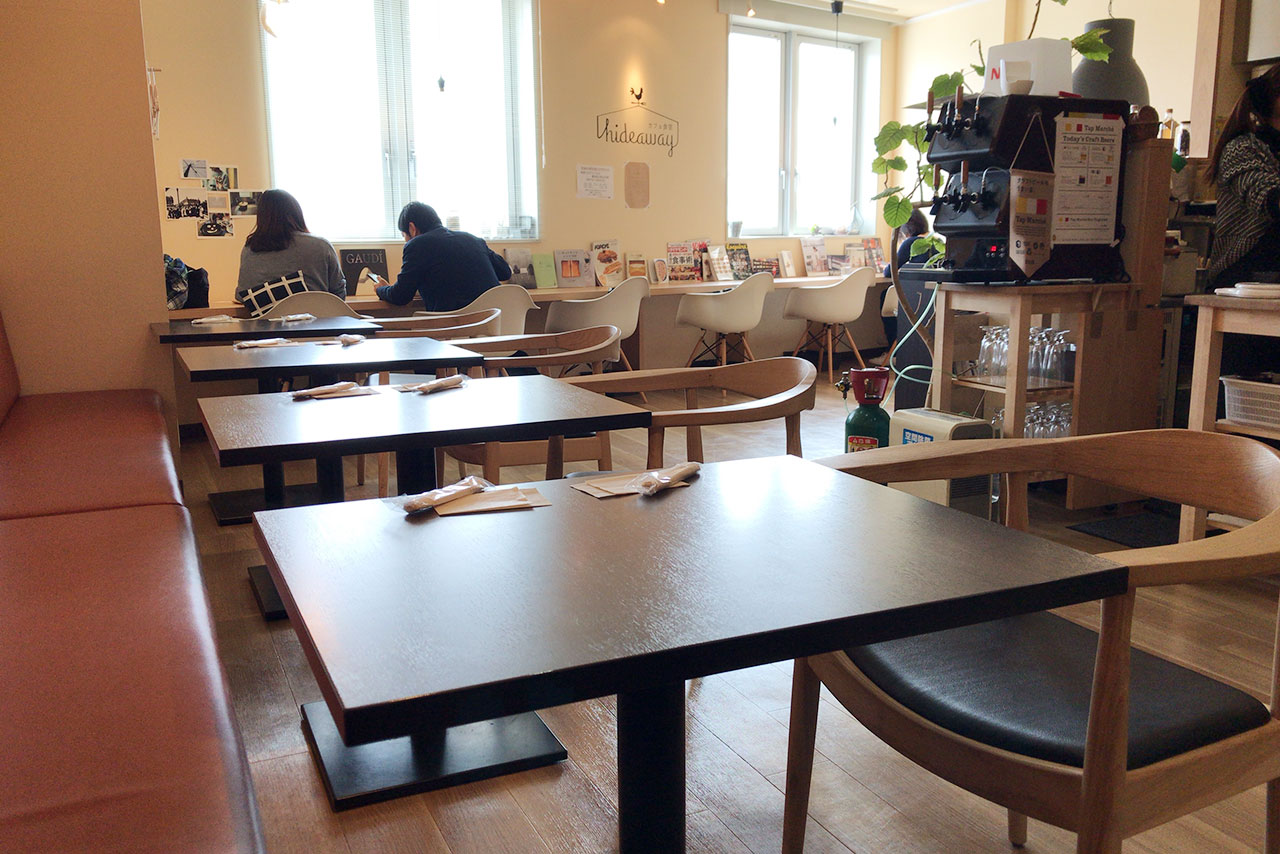 JR都賀駅前カフェ食堂hideaway(ハイダウェイ) 甘辛スパイシーカレーはふわふわ食感の麹鷄チキンカツが絶品