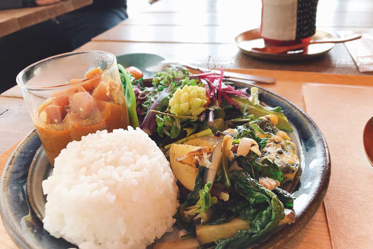 小倉台のキレドベジタブルアトリエでたっぷり野菜に溺れる ランチプレートは見た目も香りも食感も味わいも…五感が大喜びだぞ