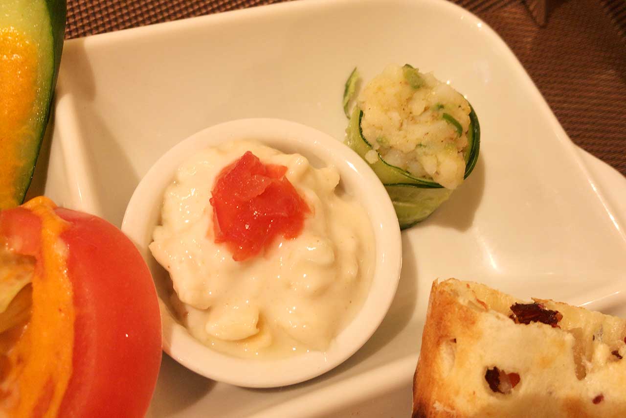 都賀の台のインドカレー ケダーナス ドライフルーツナンのジューシーで重たすぎる甘さが甘党でも悶絶レベルでたまらない