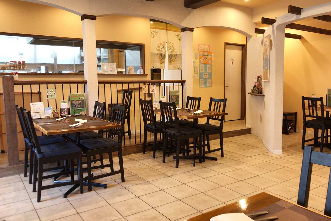 都賀の台のインドカレー ケダーナス ドライフルーツナンのジューシーで重たすぎる甘さが甘党でも悶絶レベルでたまらない