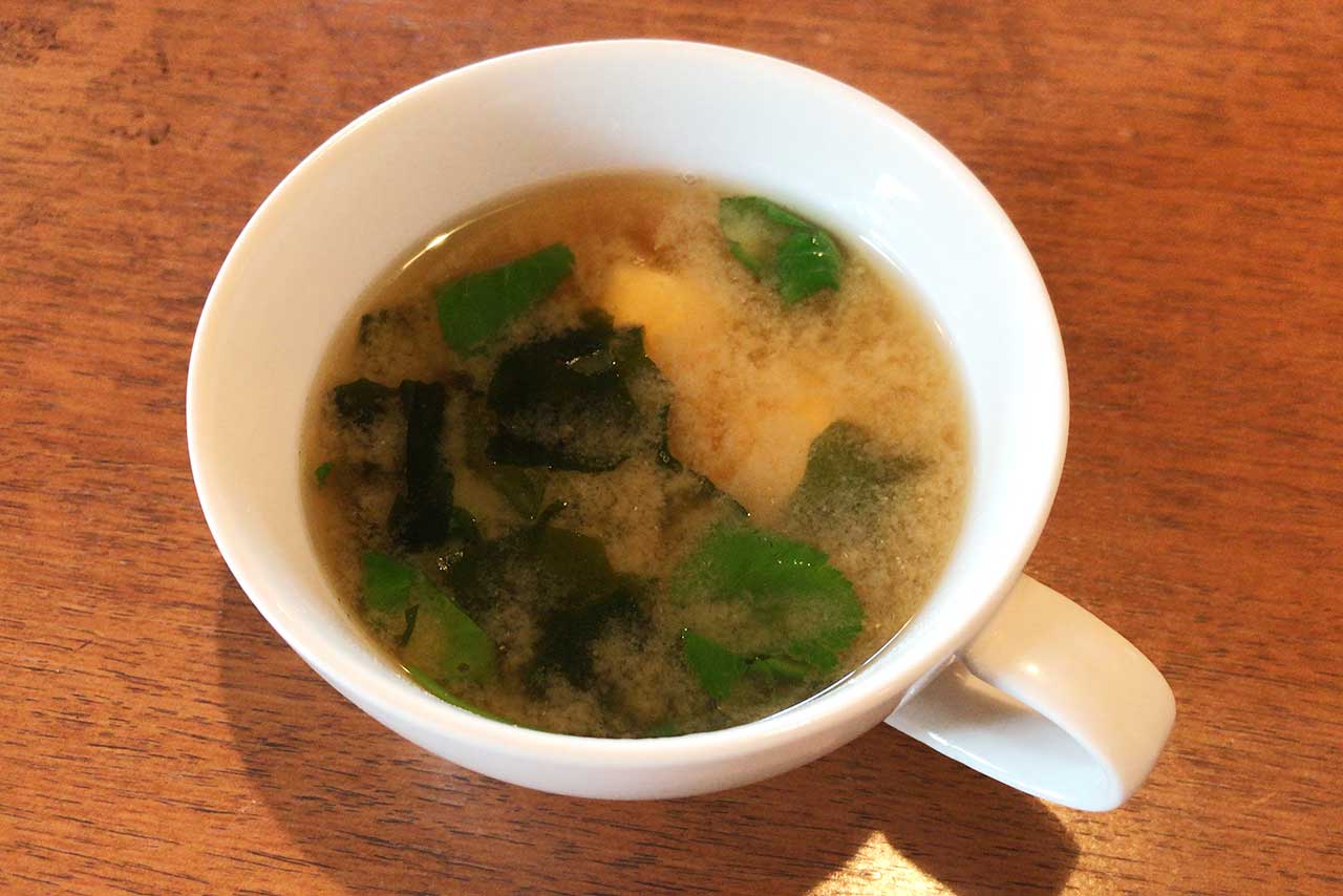 千城台北コーヒーラウンジ風の館 ランチのオムライスがふわふわ卵に甘めデミグラスソースでホッとする優しい味わい