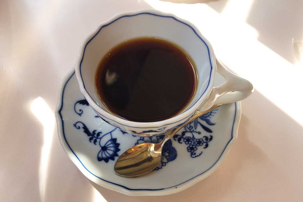 JR都賀駅近くの珈琲ニューペンギンは古き良き喫茶店 ハニーレモンベイクドチーズケーキとホットコーヒーで優雅に朝活