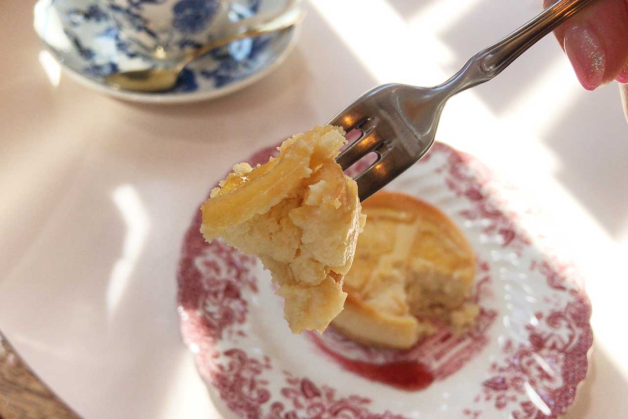 JR都賀駅近くの珈琲ニューペンギンは古き良き喫茶店 ハニーレモンベイクドチーズケーキとホットコーヒーで優雅に朝活