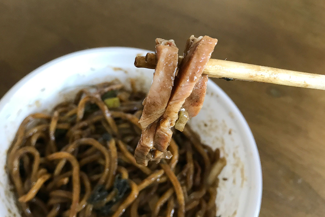 餃子の並商 濃厚ニボバターまぜそばととんかつ弁当をテイクアウト!自宅でこの味を堪能できるなんて贅沢の極み