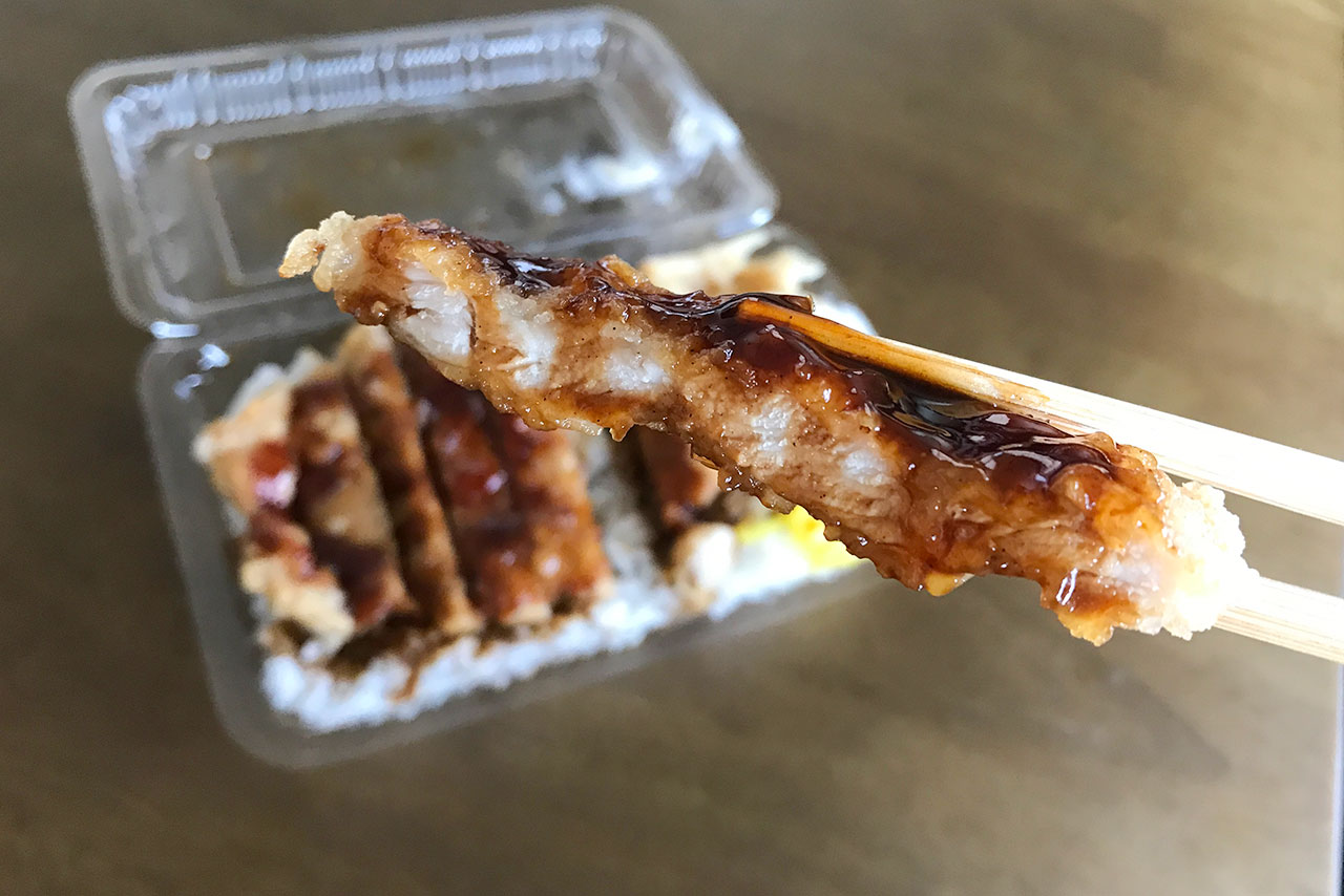 餃子の並商 濃厚ニボバターまぜそばととんかつ弁当をテイクアウト!自宅でこの味を堪能できるなんて贅沢の極み
