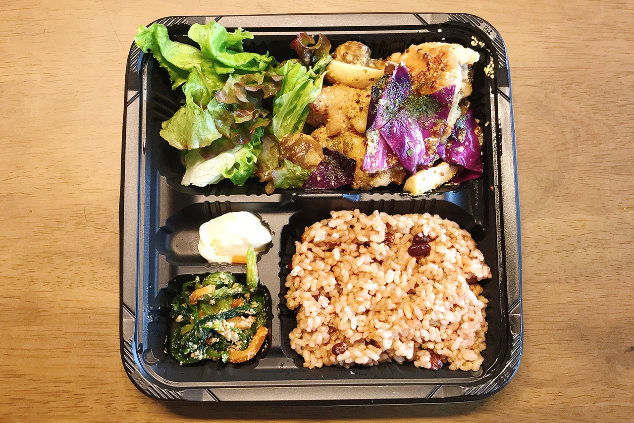 カフェ食堂hideaway(ハイダウェイ)のテイクアウトは再現度がハンパない!玄米酵素&モモ肉ハニーマスタードの超絶おしゃれ弁当に悶絶