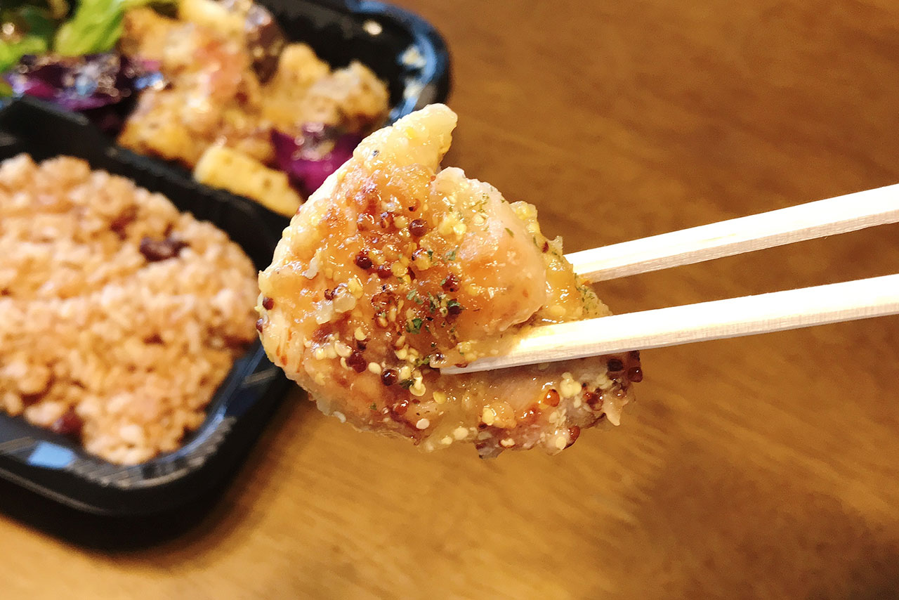 カフェ食堂hideaway(ハイダウェイ)のテイクアウトは再現度がハンパない!玄米酵素&モモ肉ハニーマスタードの超絶おしゃれ弁当に悶絶