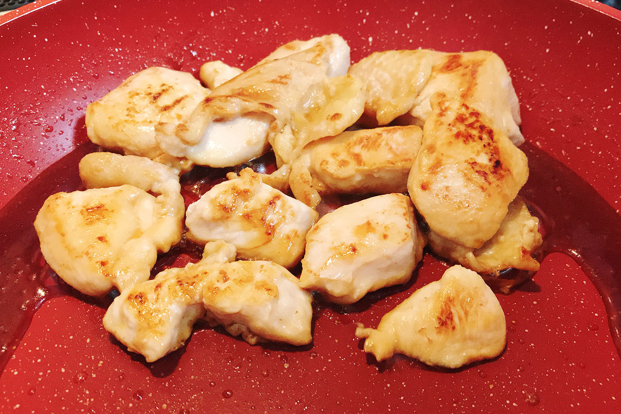 Oisix(オイシックス)の鶏むね肉の照焼＆たっぷりケールのチーズナッツサラダOisix(オイシックス)の鶏むね肉の照焼＆たっぷりケールのチーズナッツサラダ