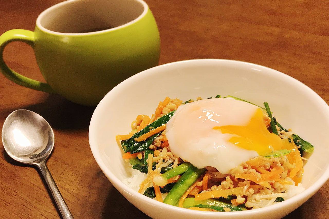 Oisix(オイシックス)のジューシーそぼろと野菜のビビンバ＆豆腐の韓国風スープ