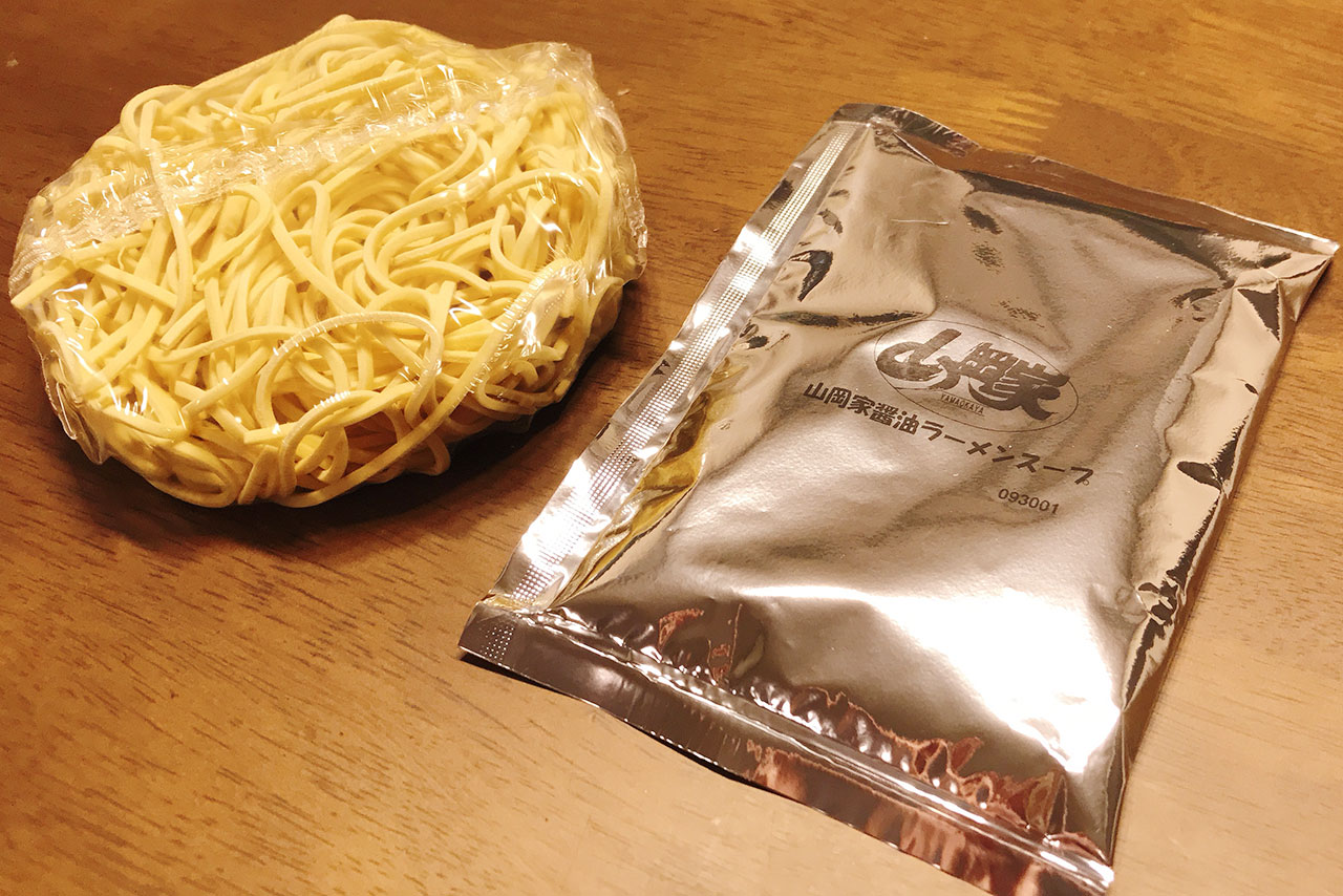 ラーメン山岡家 千葉若葉区店でテイクアウトできるだと！？再現率ハンパない高クオリティのクサさに痺れるインスタントラーメン