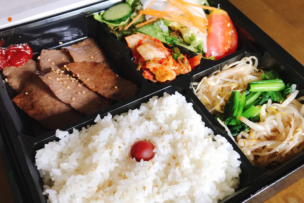 四街道の焼肉ありらんやまとでテイクアウト!黒毛和牛特選ロース弁当のジューシーお肉に感動&サービスの杏仁豆腐も絶品すぎた