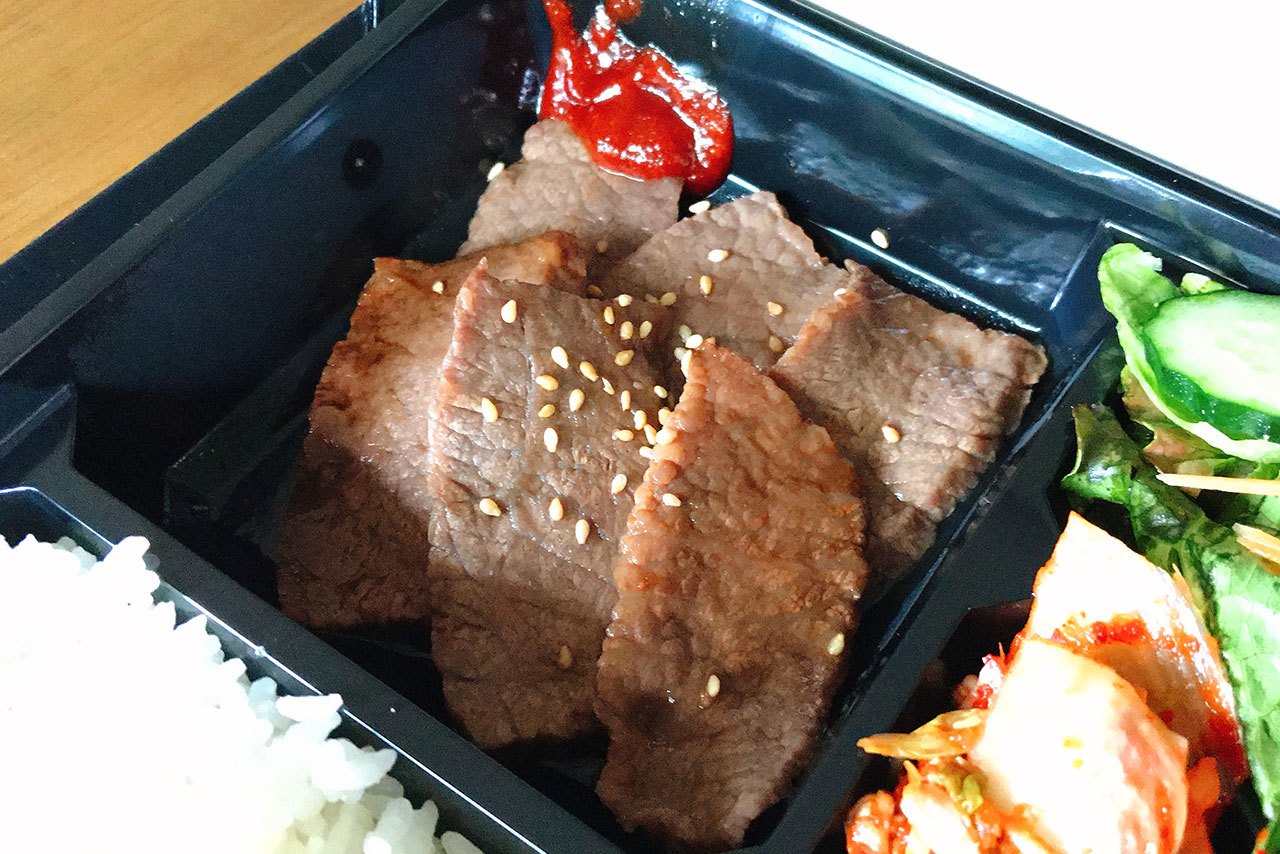 四街道の焼肉ありらんやまとでテイクアウト!黒毛和牛特選ロース弁当のジューシーお肉に感動&サービスの杏仁豆腐も絶品すぎた