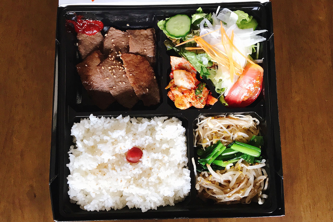 四街道の焼肉ありらんやまとでテイクアウト!黒毛和牛特選ロース弁当のジューシーお肉に感動&サービスの杏仁豆腐も絶品すぎた