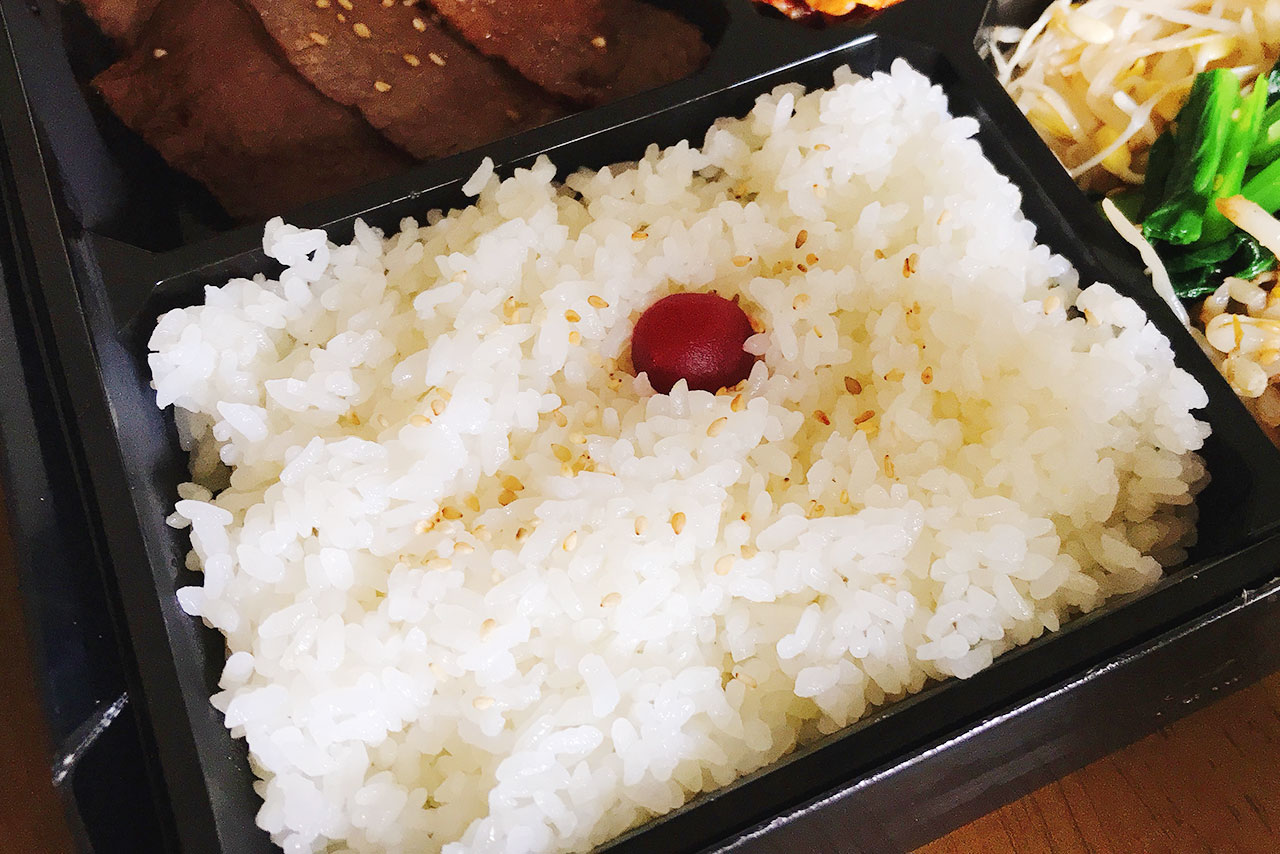 四街道の焼肉ありらんやまとでテイクアウト!黒毛和牛特選ロース弁当のジューシーお肉に感動&サービスの杏仁豆腐も絶品すぎた