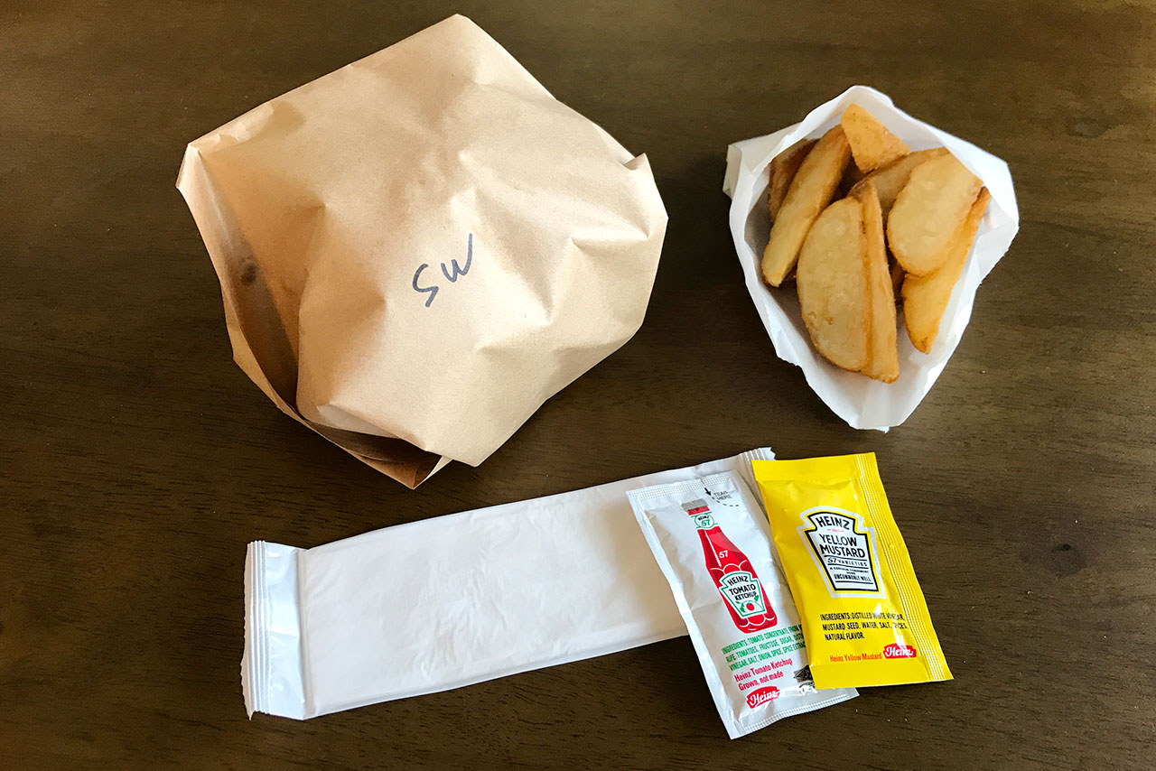 小倉台ルイスクラシックはテイクアウトもOK!本格絶品スイスチーズバーガー&クラムチャウダーに大満足