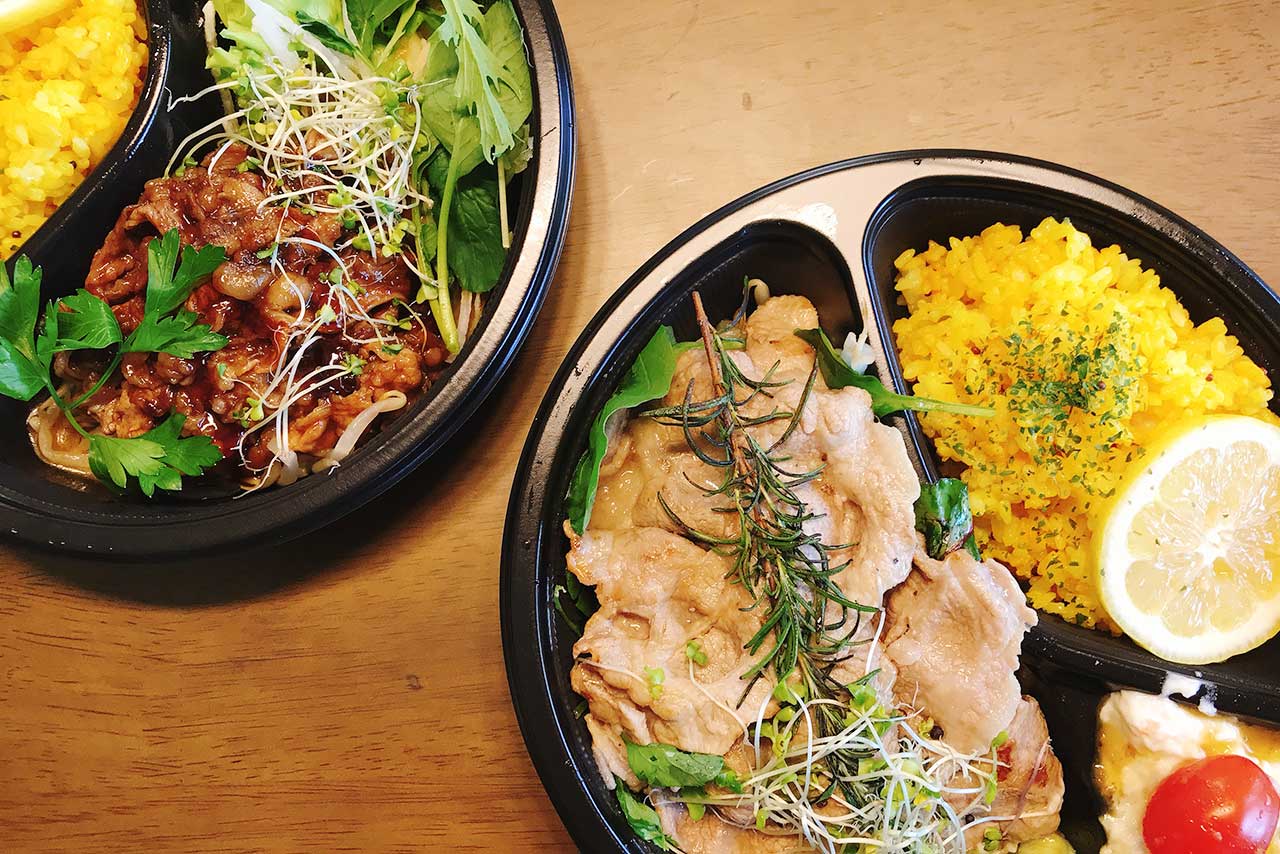 都賀のクリスタルヒーリングカフェはウーバーイーツ対応!野菜とお肉で大満足なランチプレートを早速頼んでみた!