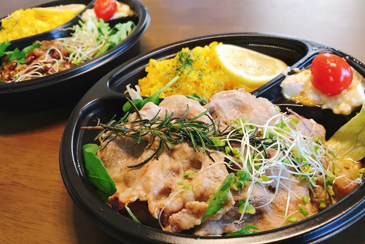 都賀のクリスタルヒーリングカフェはウーバーイーツ対応！野菜とお肉で大満足なランチプレートを早速頼んでみた！