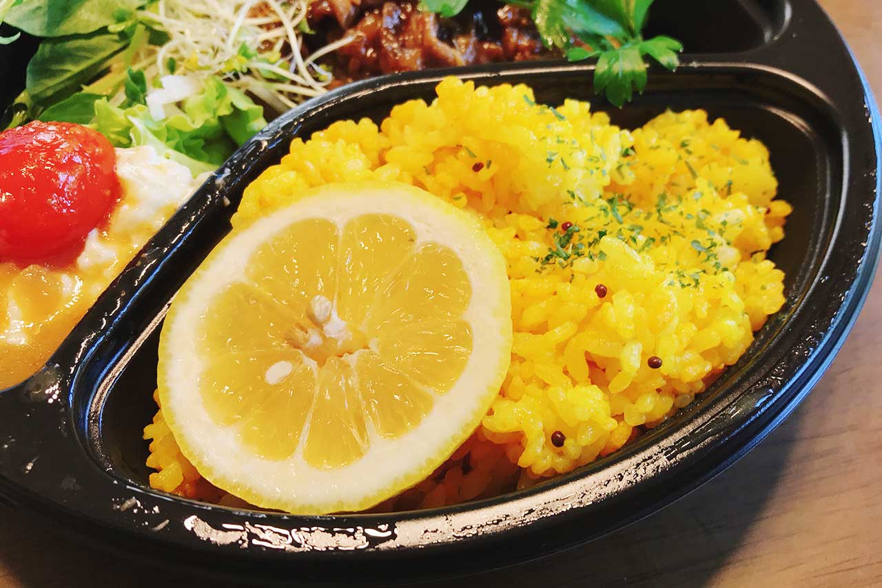 都賀のクリスタルヒーリングカフェはウーバーイーツ対応！野菜とお肉で大満足なランチプレートを早速頼んでみた！