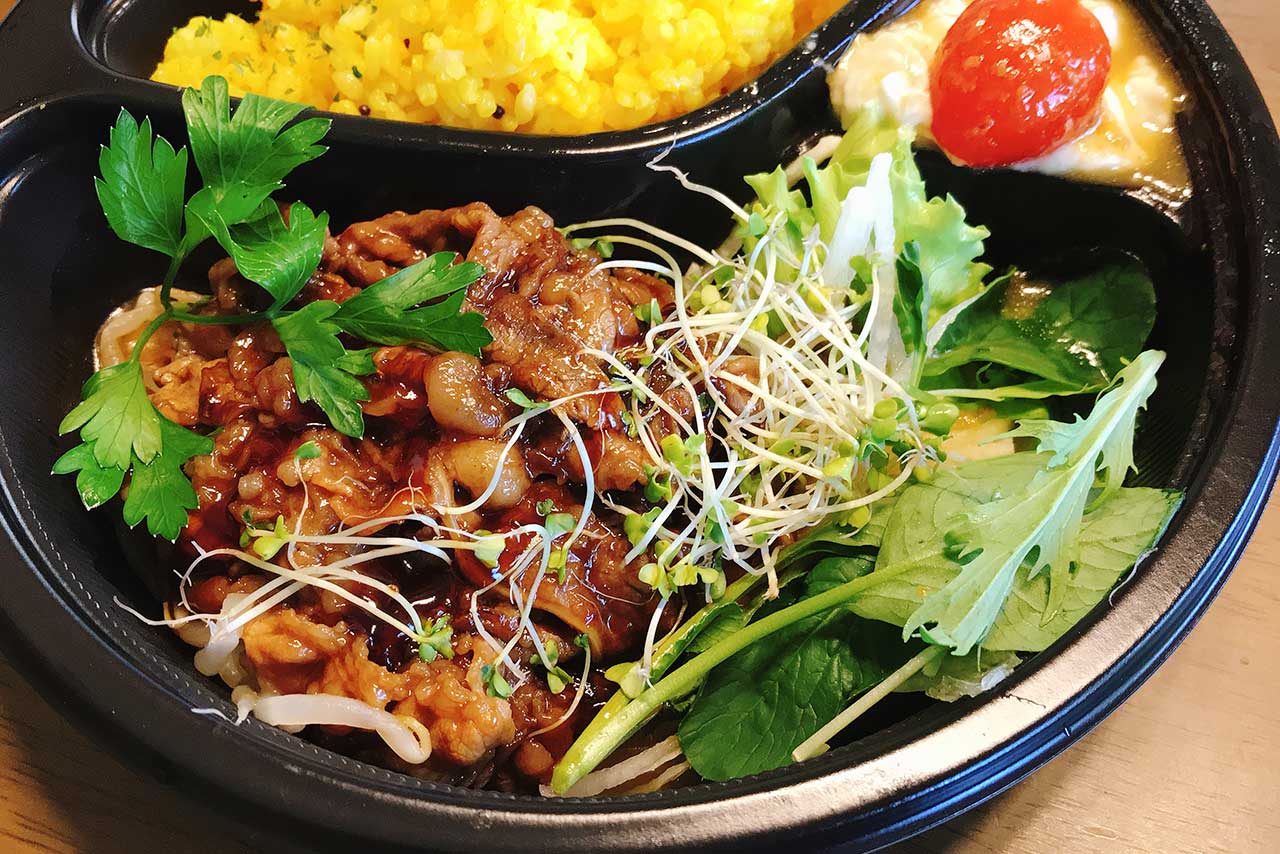 都賀のクリスタルヒーリングカフェはウーバーイーツ対応！野菜とお肉で大満足なランチプレートを早速頼んでみた！