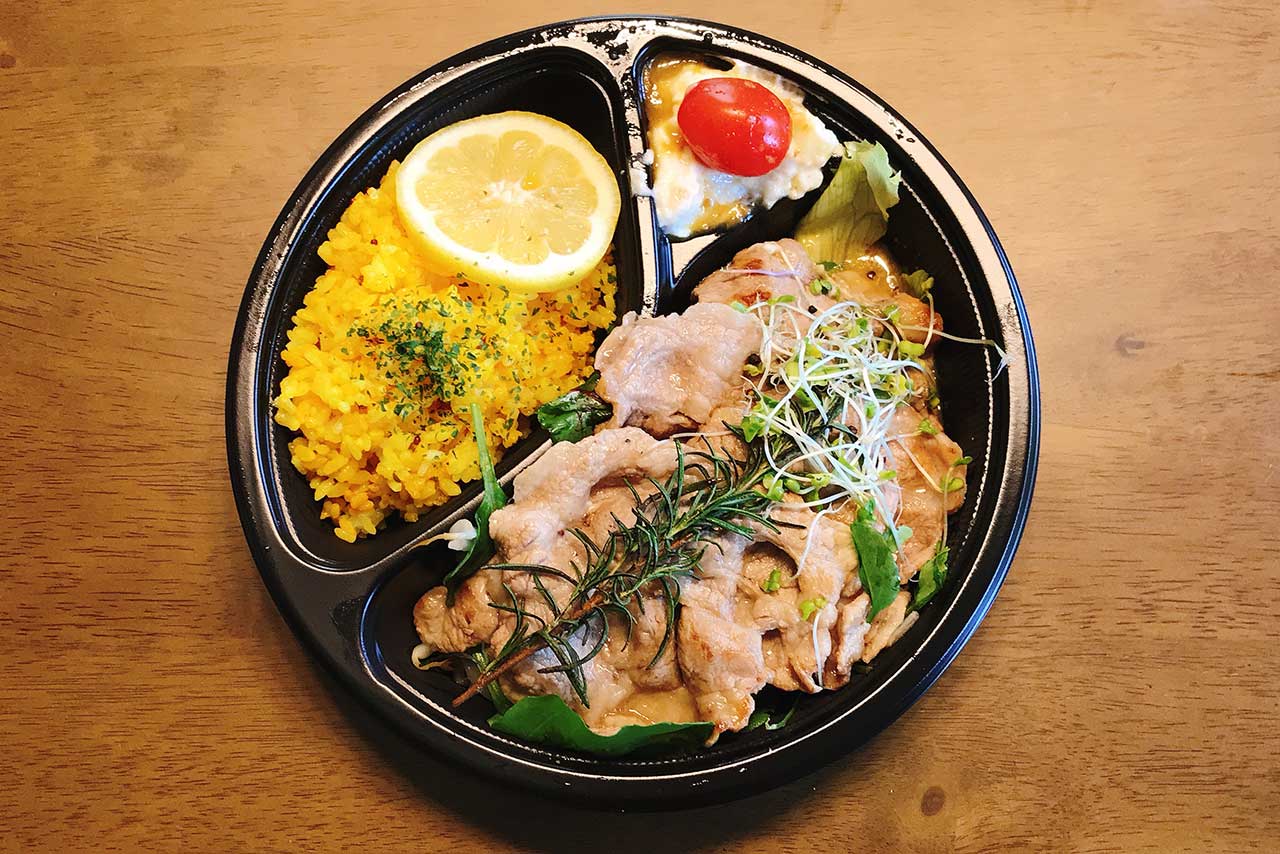 都賀のクリスタルヒーリングカフェはウーバーイーツ対応！野菜とお肉で大満足なランチプレートを早速頼んでみた！