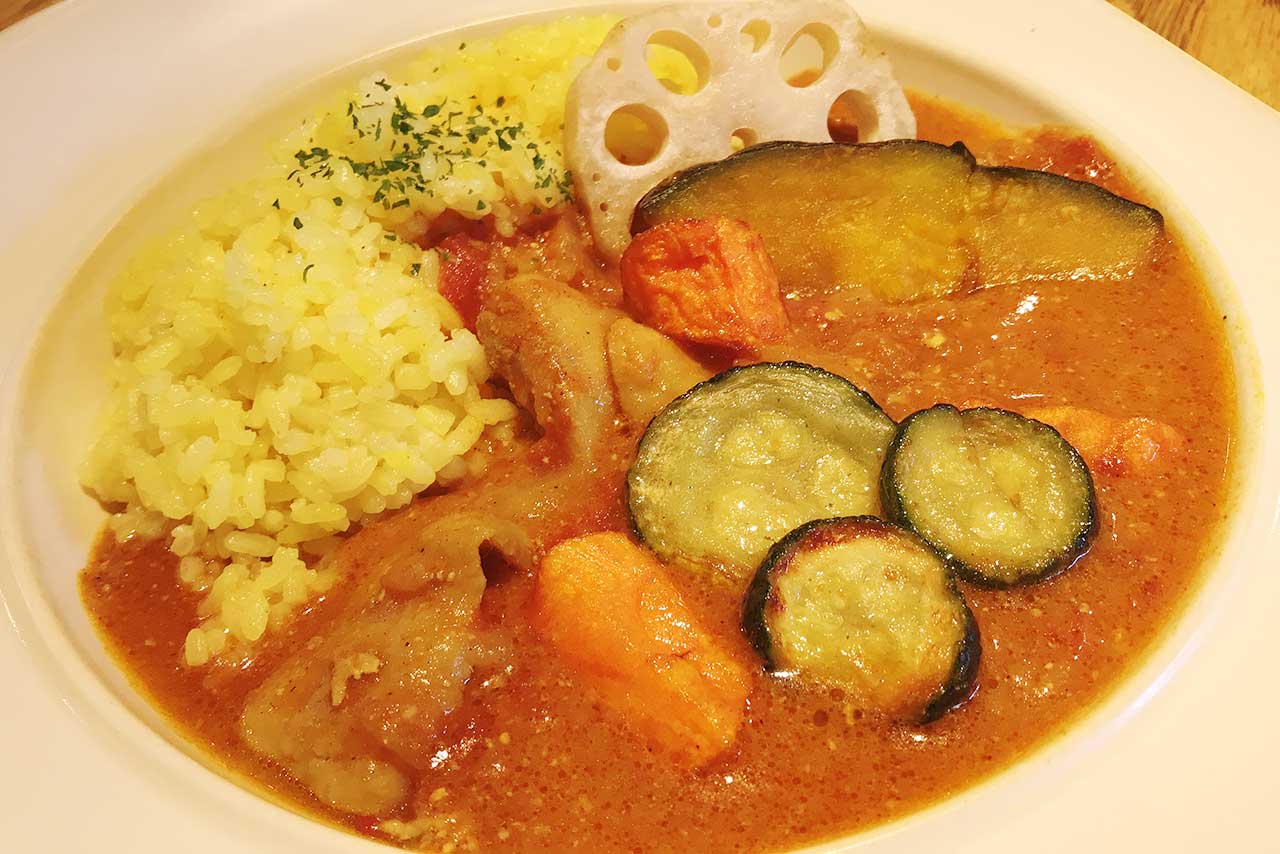 フレスポ稲毛のファーマーズキッチン まるで外みたいな緑溢れる癒しカフェで野菜たっぷりカレーを堪能