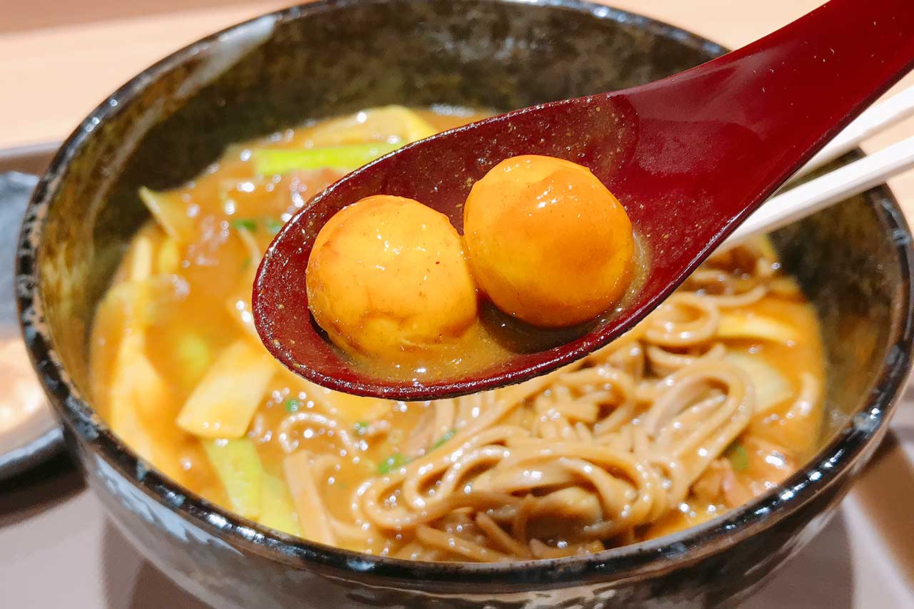 美唄そば大地の期間限定「カレーとりモツそば」が食欲そそる！舌に馴染むサラリとした和風の味わいが絶妙だった