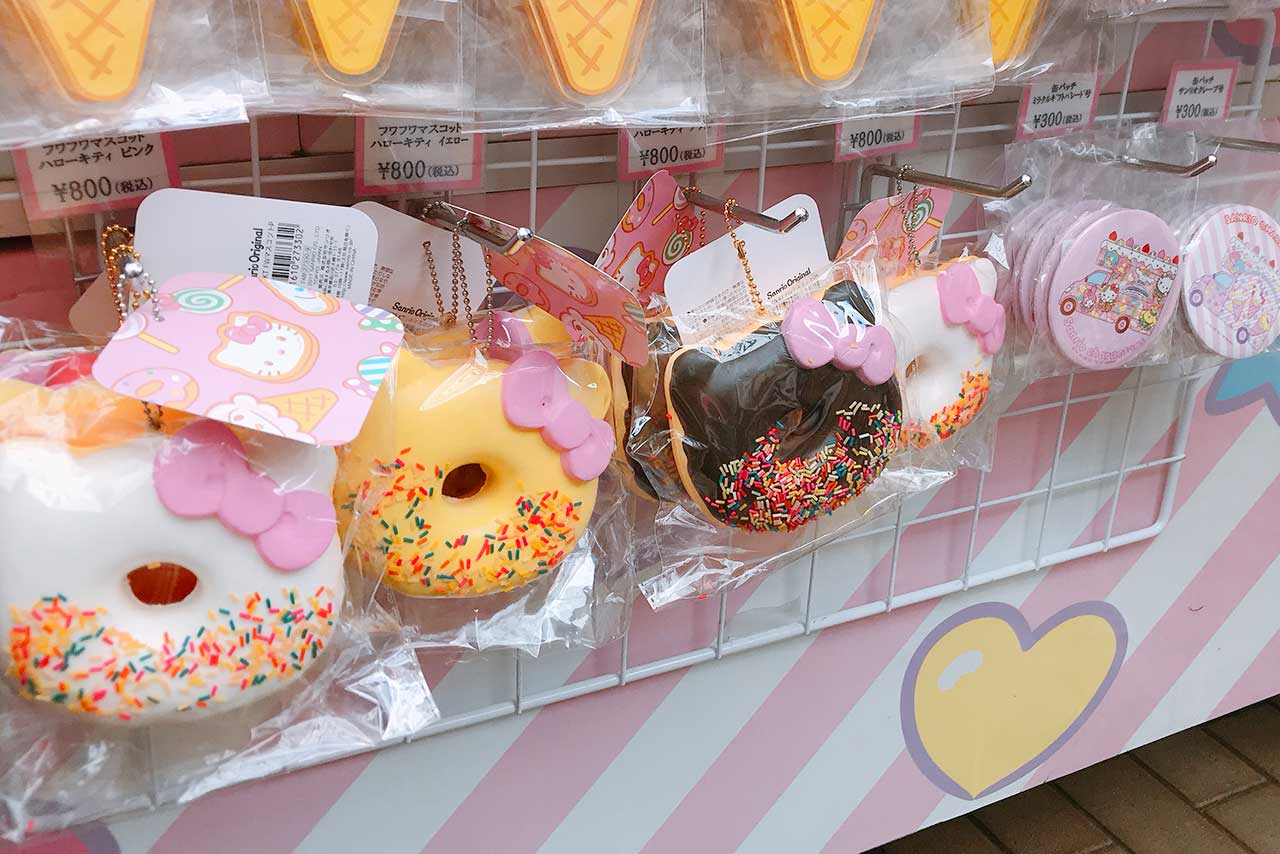 酒々井アウトレットでキティとマイメロのクレープ食べてきた！サンリオキャラの限定グッズやスイーツがあるカフェワゴン？