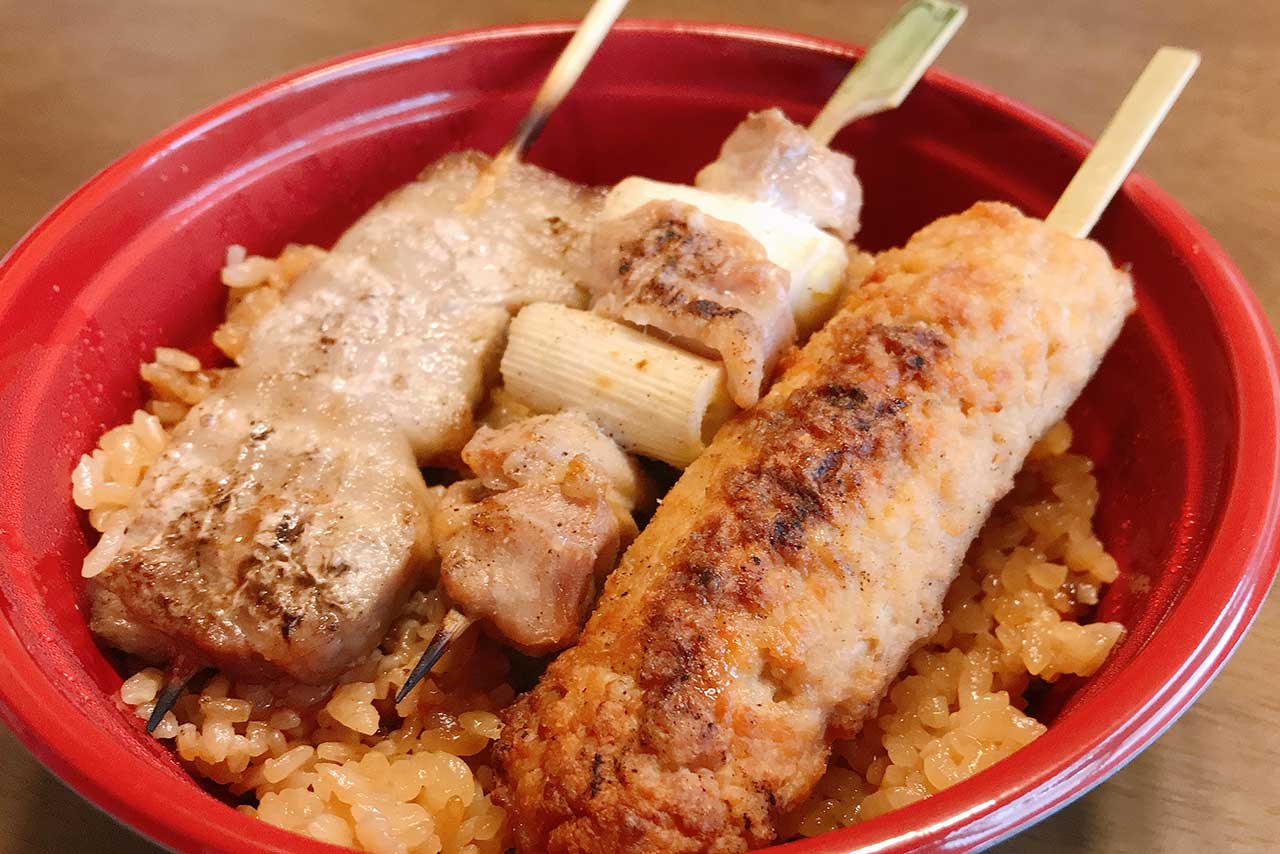 美唄そば大地で焼き鳥丼をテイクアウト！鶏の旨味を余すことなく堪能できる、とりざんまいな丼だった！