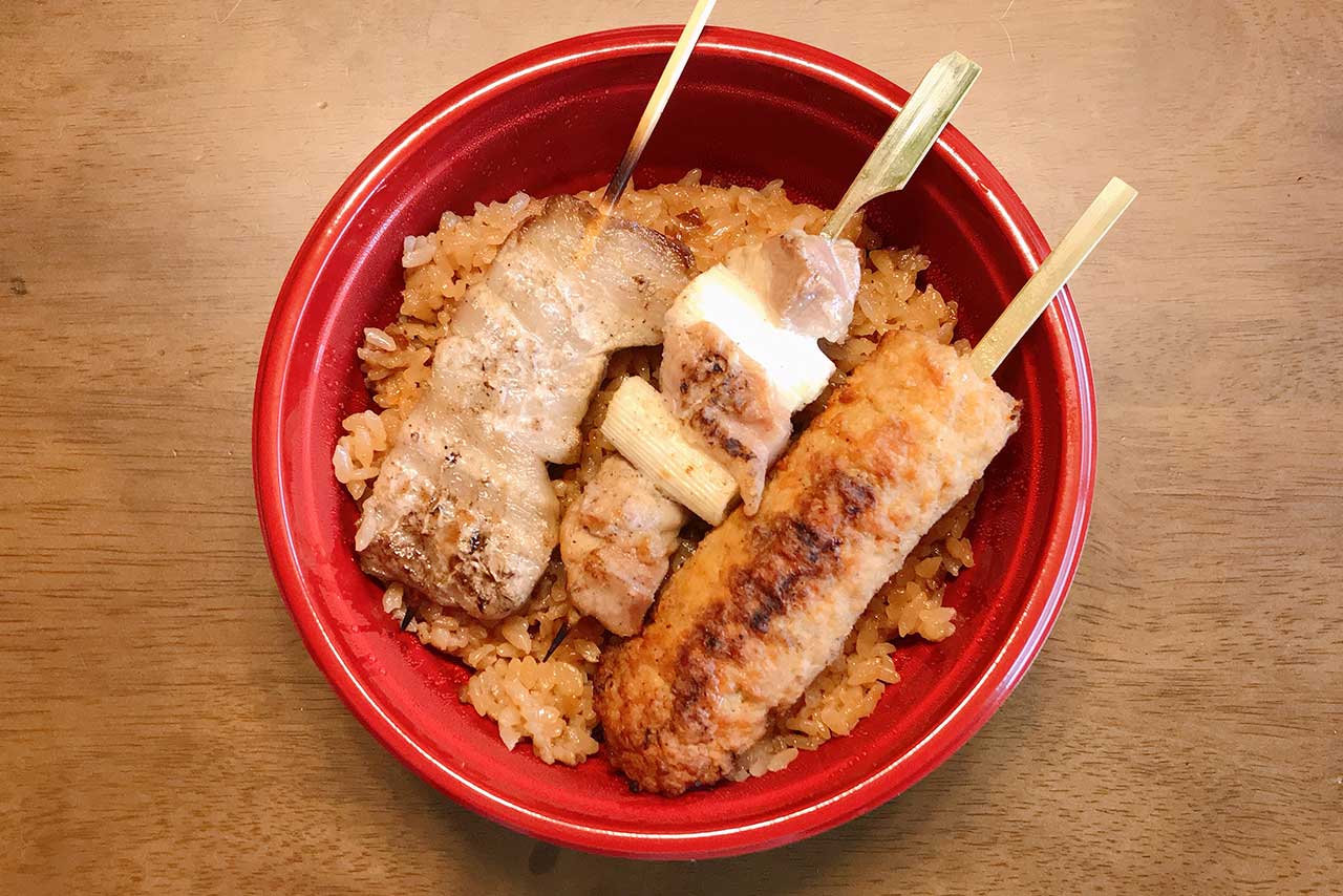 美唄そば大地で焼き鳥丼をテイクアウト！鶏の旨味を余すことなく堪能できる、とりざんまいな丼だった！