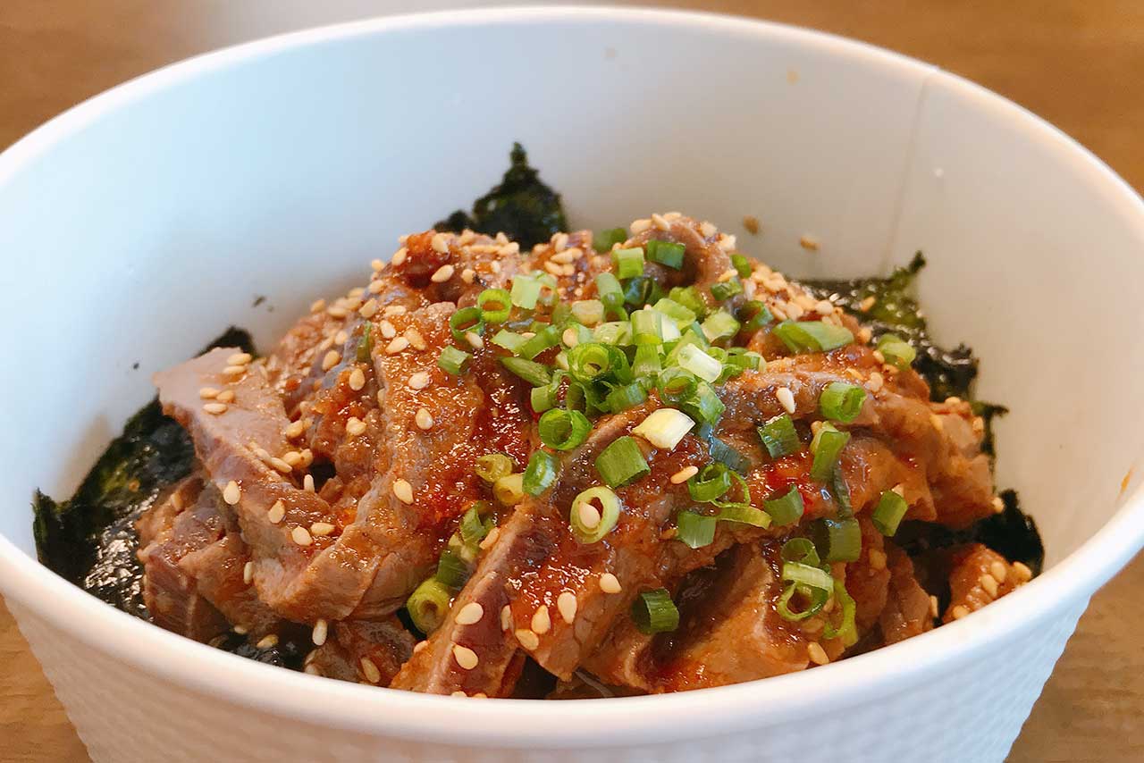 四街道駅前カフェデカルムの韓国風ローストビーフ丼が予想以上のクオリティ!ふわふわのオムライスにも大満足