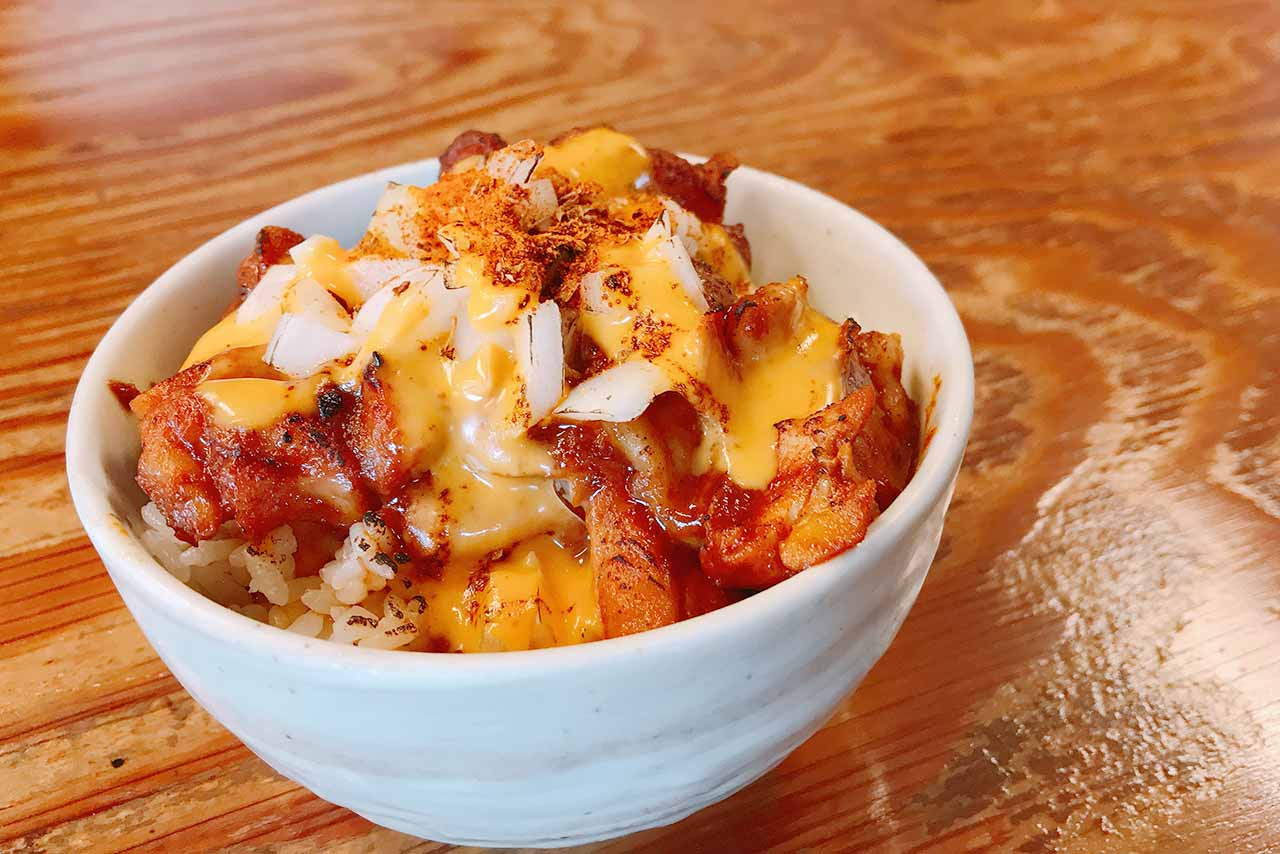 餃子の並商2021年の隠れた逸品ジャークチキンごはんに感動の嵐！背脂そばも侮れない