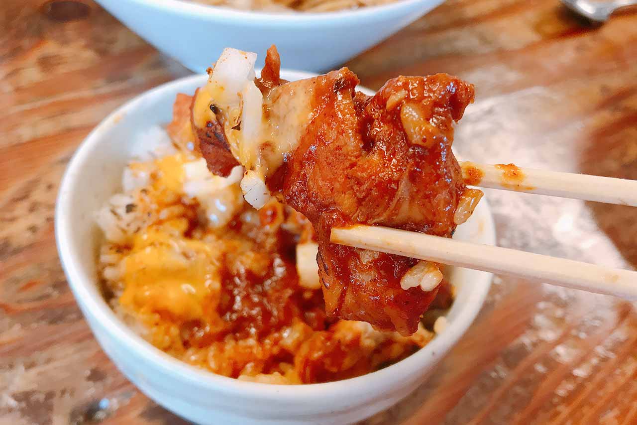 餃子の並商2021年の隠れた逸品ジャークチキンごはんに感動の嵐！背脂そばも侮れない