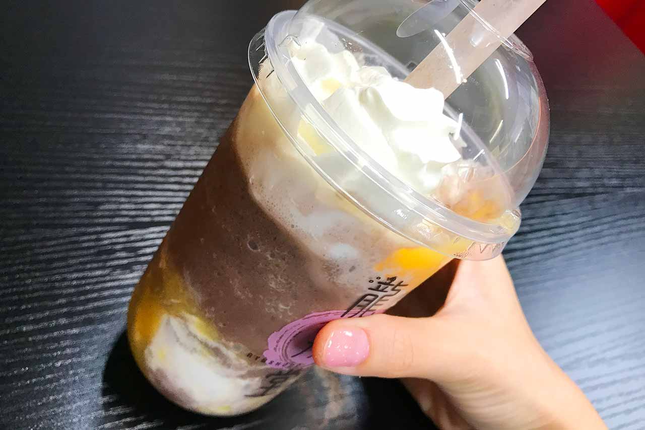 龍翔堂四街道店の新作チョコバナナフルラートはもはや飲むパフェ！はちみつレモンティーとソフトクリームも新登場