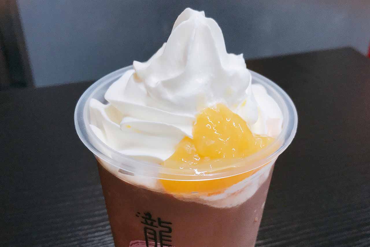 龍翔堂四街道店の新作チョコバナナフルラートはもはや飲むパフェ！はちみつレモンティーとソフトクリームも新登場