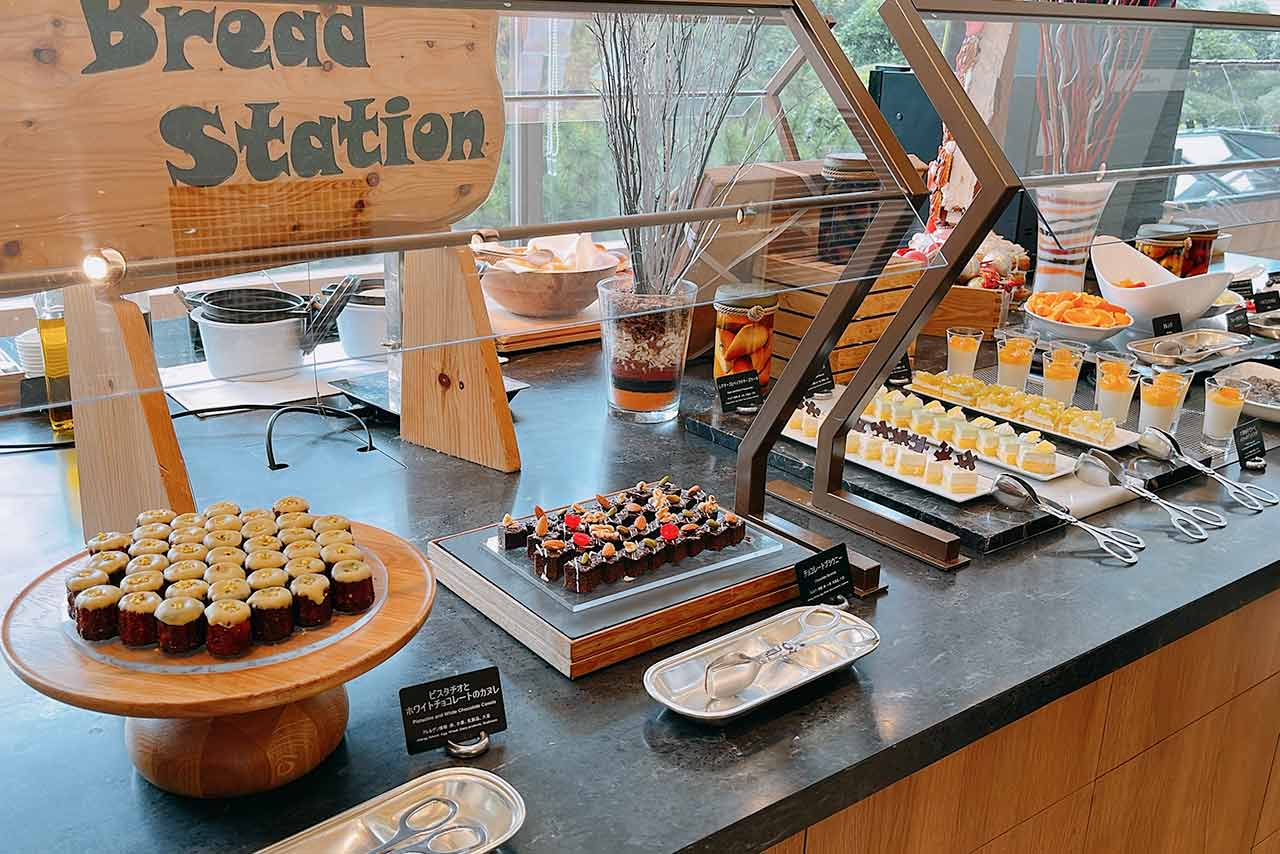 ヒルトン東京ベイのフォレストガーデンで大人のランチビュッフェ!高級感に酔えるし何食べても旨いぞ